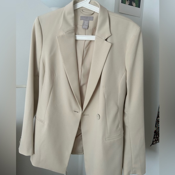 Size small creamy beige jacket. Perfect for an interview or special event - Picture 1 of 2